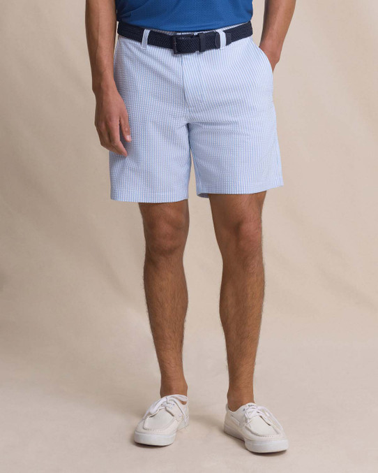 The Southern Tide Men's Coastal Breeze 8" Seersucker Shorts in Ocean Channel