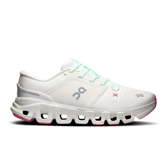 On Running Cloud X 5 White/Black toe box detail