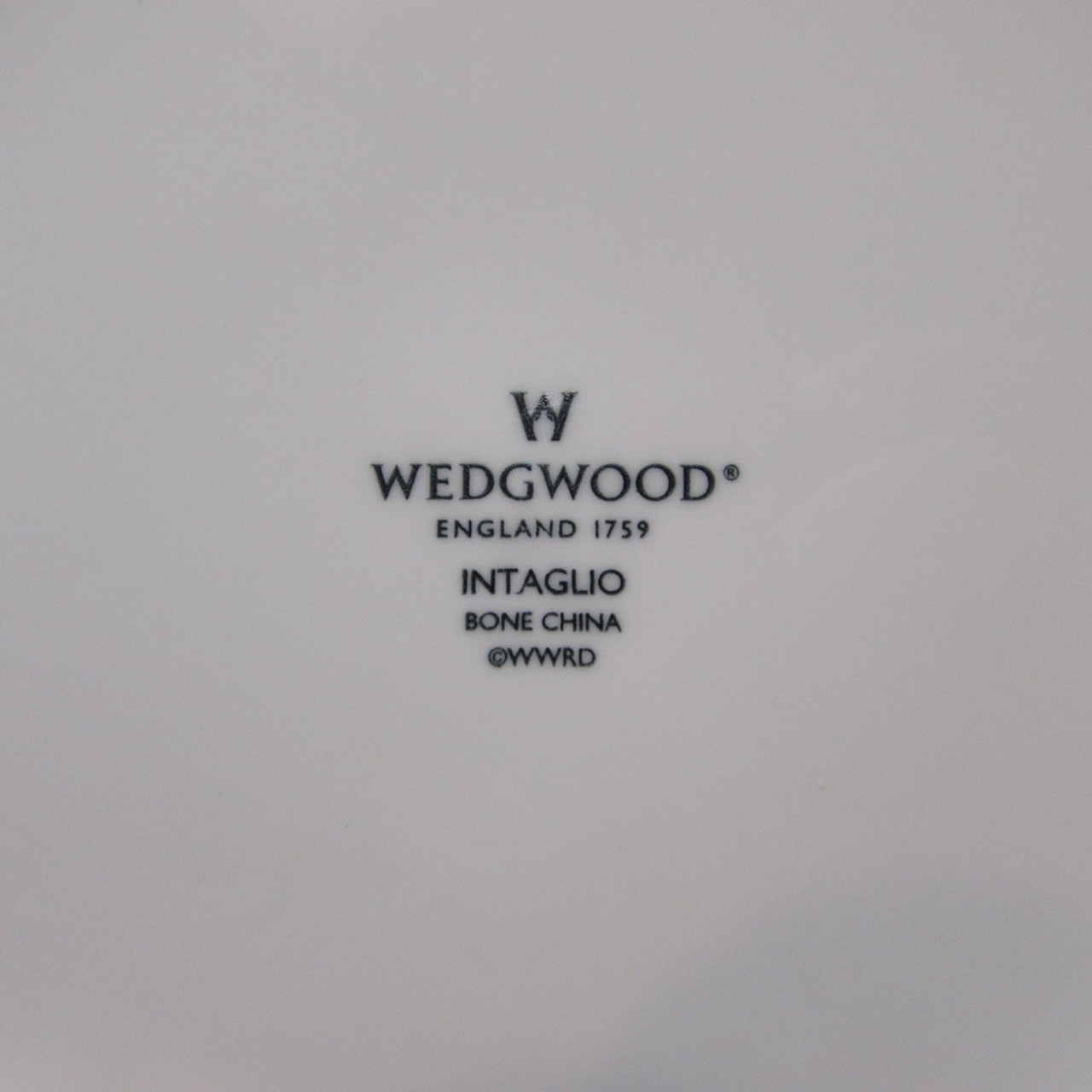 Wedgwood Intaglio 16pc. Bone China Dinnerware Set (Service for Four ...