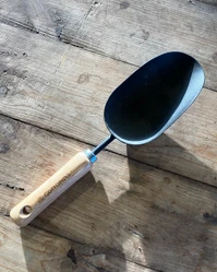 Corona Wood Handle Scoop made by CORONA here at Twin Oaks Nursery & Supply