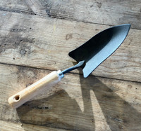 Corona Wood Handle Transplanter made by CORONA here at Twin Oaks Nursery & Supply