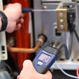 Wohler 11196 DM 602 Digital Manometer in use