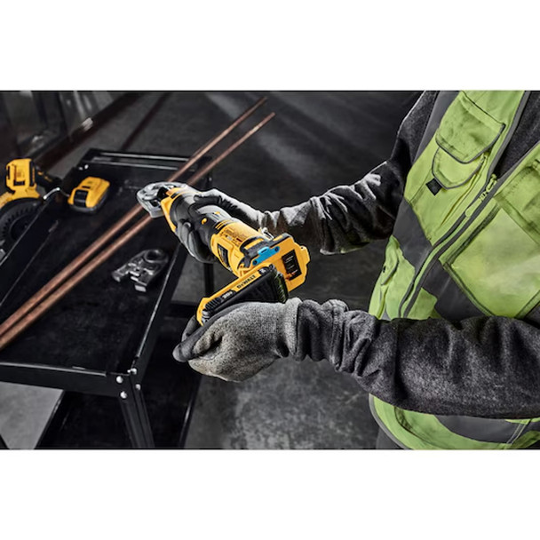 DeWalt 20V MAX Compact Refrigerant Pipe Press Tool in use