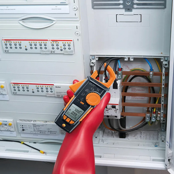 Testo 770-3 True-RMS Electrical Clamp Meter with Bluetooth in hand