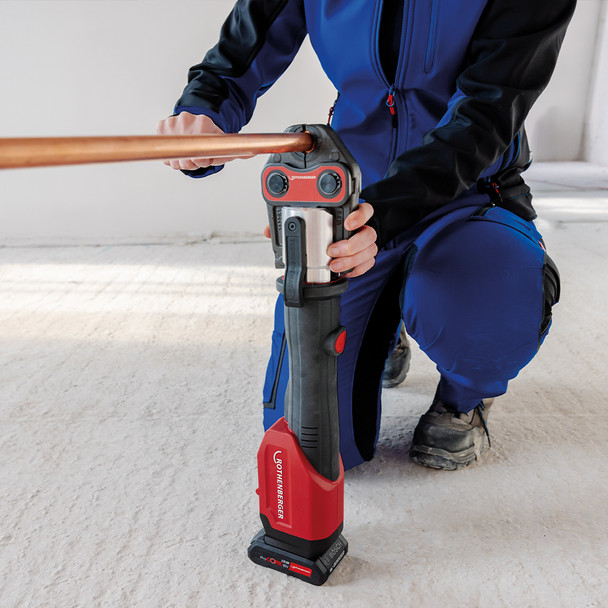 Rothenberger ROMAX 4000 Cordless Hydraulic Press Tool in use on ground