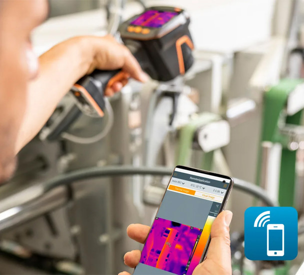 Testo 883-1 Thermal Imaging Camera person using app for remote viewing