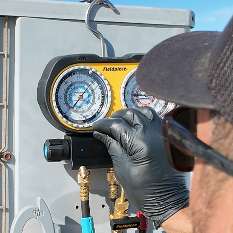 Fieldpiece GS334F Analog Gauge Set 3 Port Manifold in use