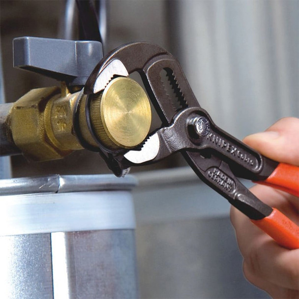 KNIPEX 7-1/4" Cobra Water Pump Pliers in use