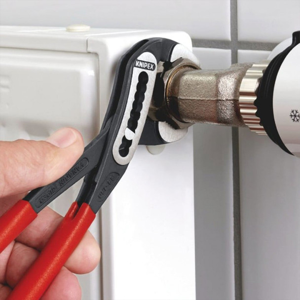 KNIPEX 10" Alligator Water Pump Pliers in use