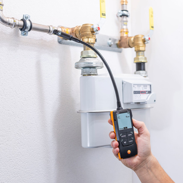 Testo 513 Combustible Gas Leak Detector with Flexible Probe in use