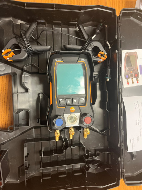 USED Testo 550s Basic Kit Smart Digital Manifold with Wired Temperature Probes - Like New