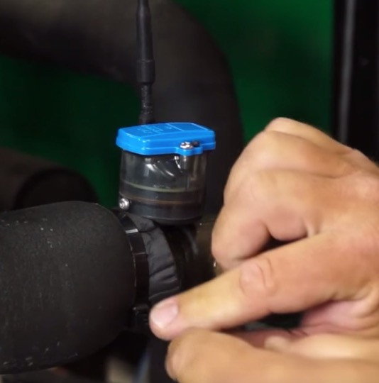Smart Pro/R temp probe is strapped to line