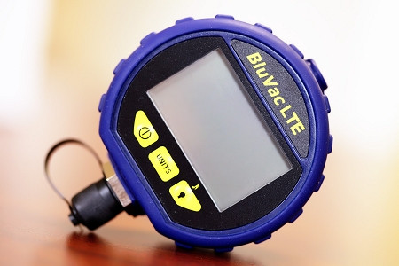 DISCONTINUED Accutools A10529 BluVac LTE Digital Micron Gauge with Coupler