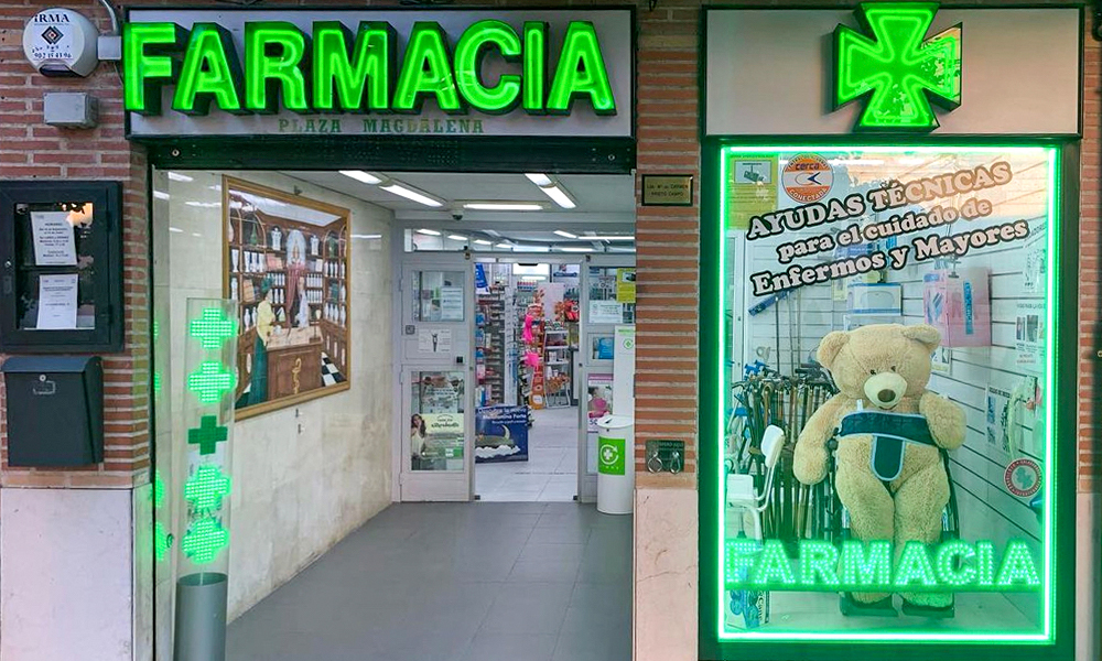 Interior de Farmacia Carmen Ortiz en Benacazón (Sevilla)