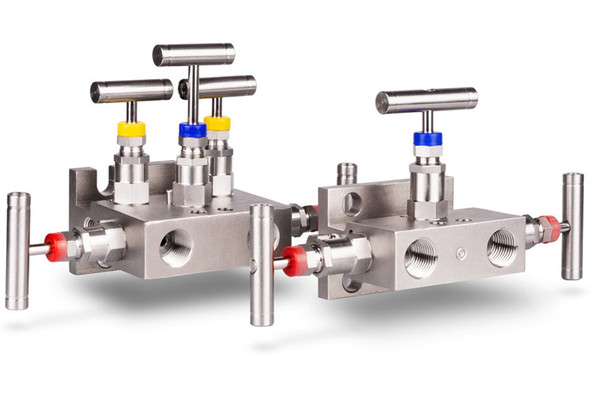 Aplisens VM-3 and VM-5 stainless steel valve manifolds for pressure transmitter isolation and calibration.