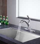 Navona Single-Handle Pull-Out Sprayer Kitchen Faucet in Brushed Nickel