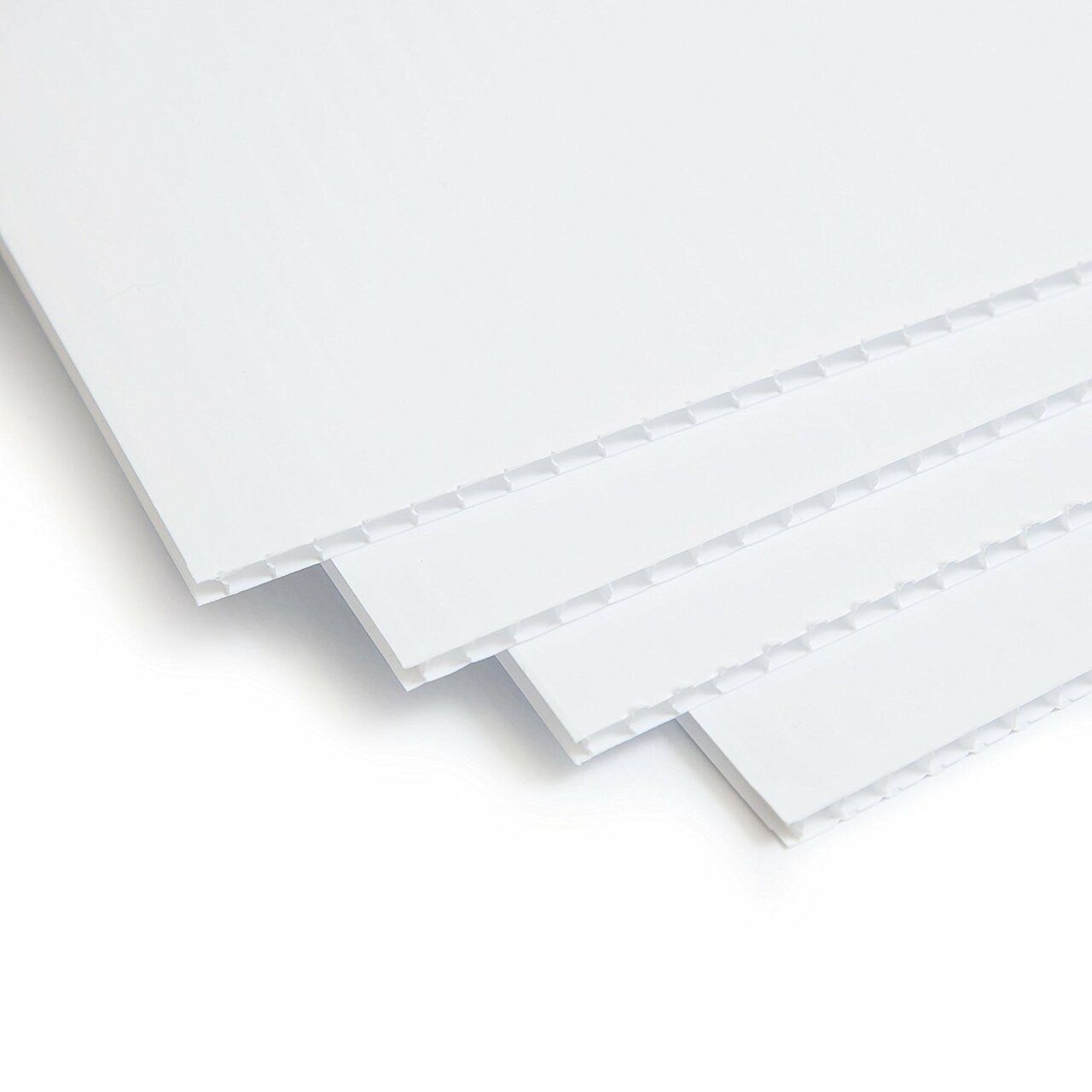 (50) 24" x 18" 4 mm White Fluted Corrugated Plastic