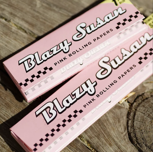 Blazy Susan 1-1/4" Pink Rolling Papers 50 Papers per Book