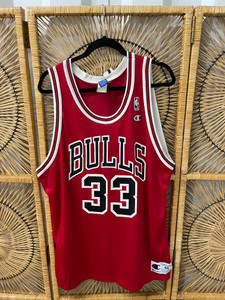Vtg 90s Champion NBA Scottie Pippen #33 Chicago Bulls Red Jersey Size 48 Vtg 90s Champion NBA Scottie Pippen #33 Chicago Bulls Red Jersey Size 48