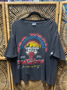 Vintage 90s Starter Chicago Bulls NBA World Champions Black T-Shirt Size XL Vintage 90s Starter Chicago Bulls NBA World Champions Black T-Shirt Size XL