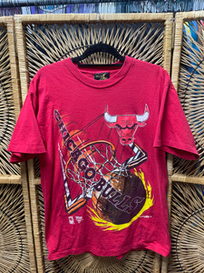Vtg Chicago Bulls Magic Johnson Tees Flaming Basketball Red T-Shirt Size Large Vtg Chicago Bulls Magic Johnson Tees Flaming Basketball Red T-Shirt Size Large