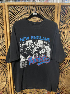 90s Logo 7 New England Patriots NFL Football Navy Black T-Shirt Size XL 90s Logo 7 New England Patriots NFL Football Navy Black T-Shirt Size XL