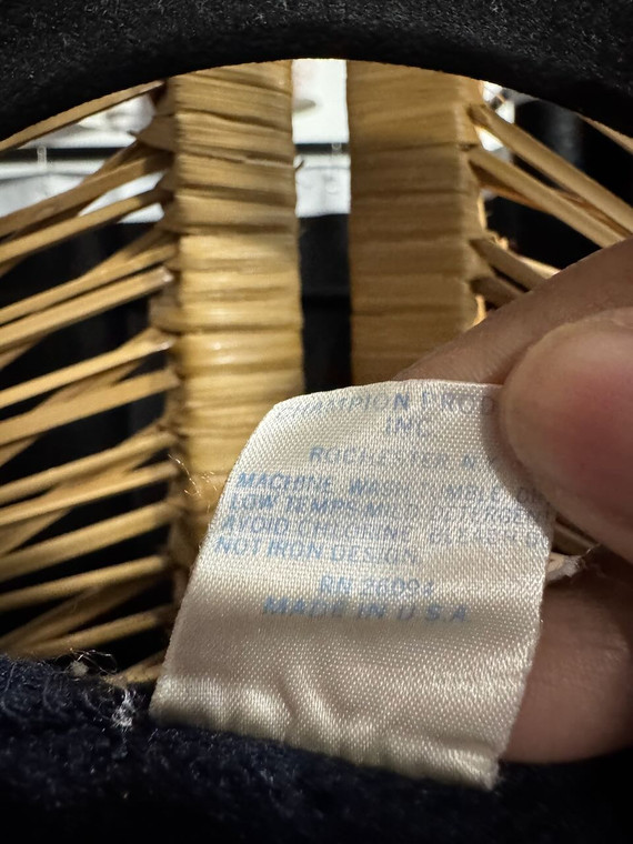 Vintage Champion Notre Dame Fighting Irish Navy Blue V-Neck Knit Sweater Size X-Large