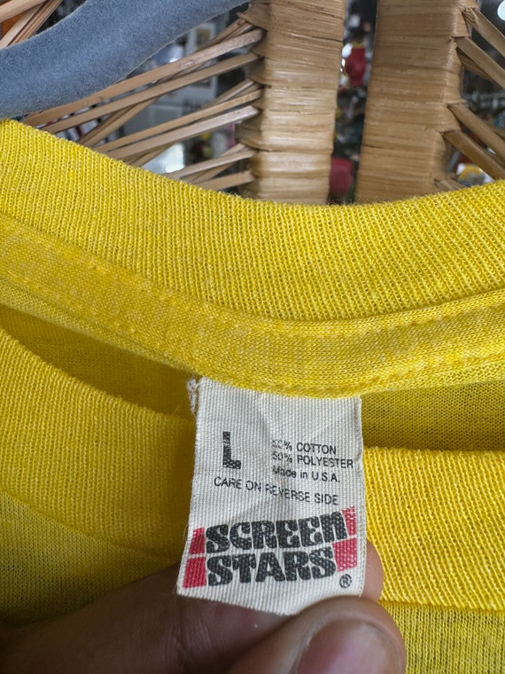 Vintage Screen Stars Pioneer Waterland Chardon, OH Yellow T-Shirt Size Large