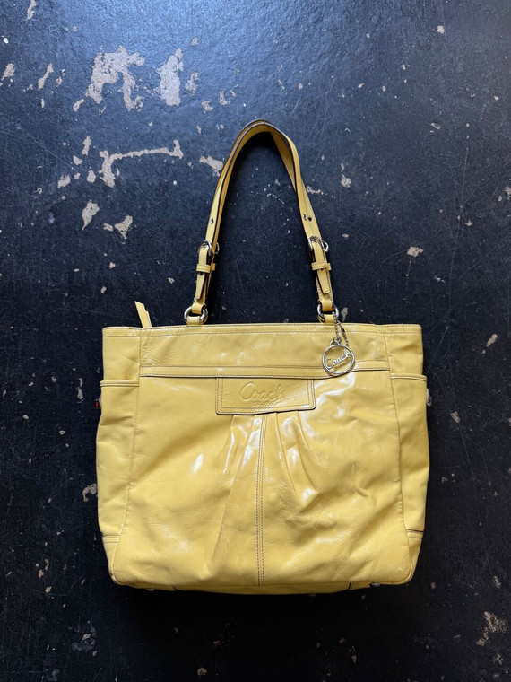 Vintage Y2K 2007 Coach #F14859 Pleated Butter Yellow Patent Leather Gallery Tote Bag