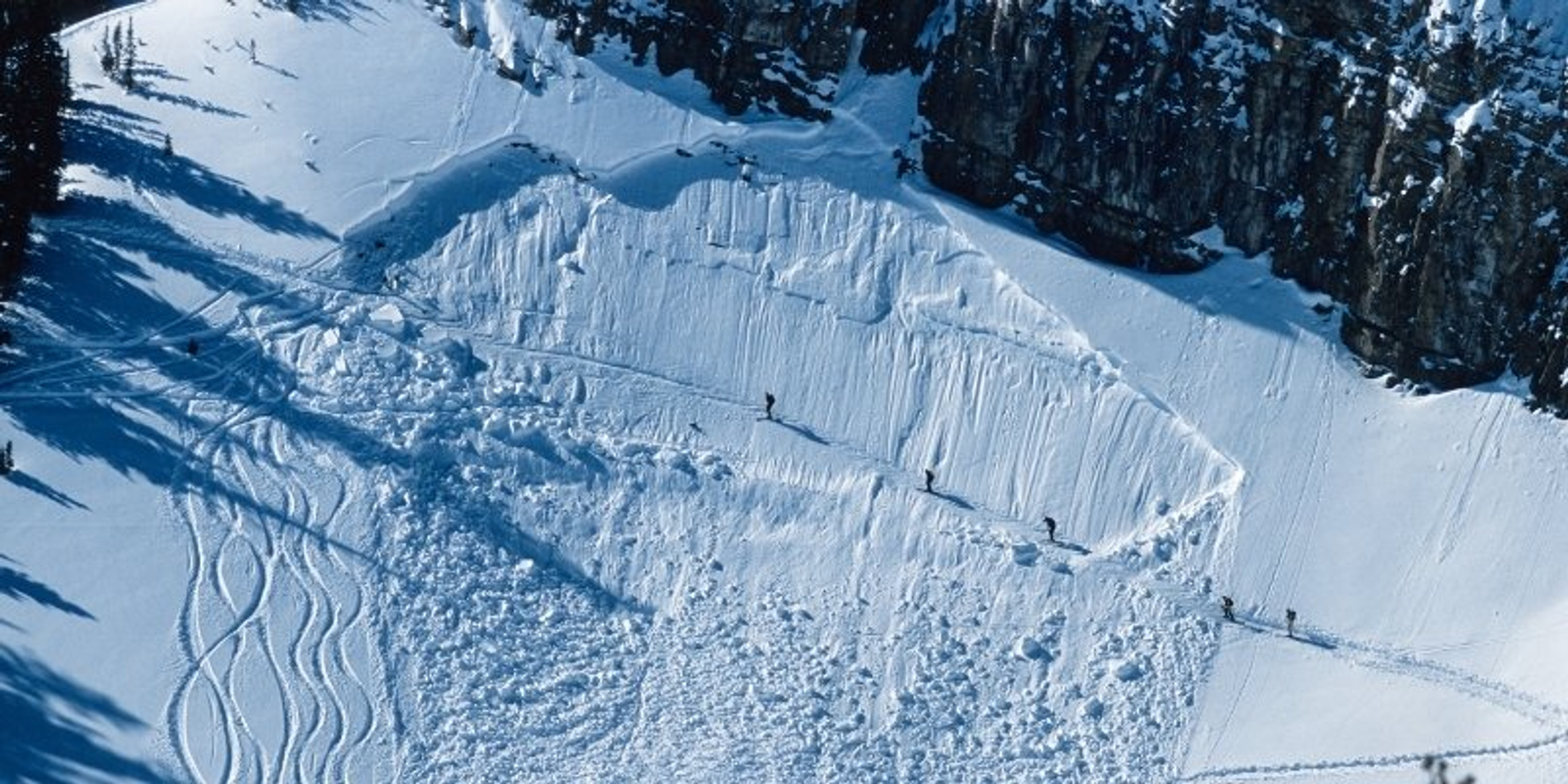 How Do You Use An Avalanche Probe? Crescent Moon Snowshoes