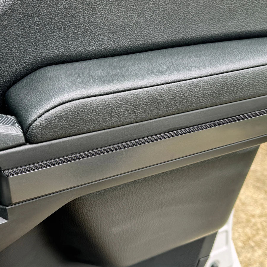 TOYOTA 95Tacoma グレー 車用アームレスト Tufskinz Side Door Armrest Lower Line Accent Trim | 2024-2026