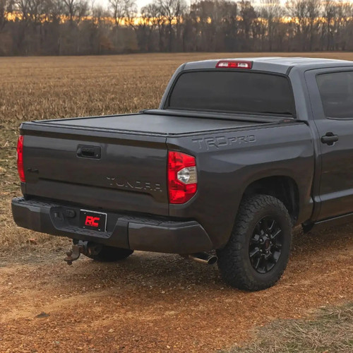 Rough Country Retractable Hard Bed Cover | 2007-2021 Toyota Tundra