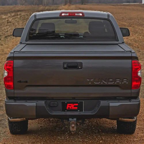 Rough Country Retractable Hard Bed Cover | 2007-2021 Toyota Tundra