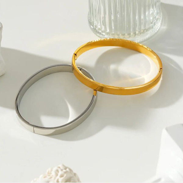 Attili bangle bracelet