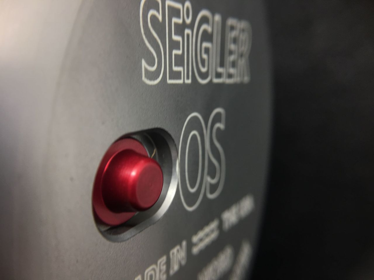 Seigler Reel OS  Smoke w/ Red Accents RH