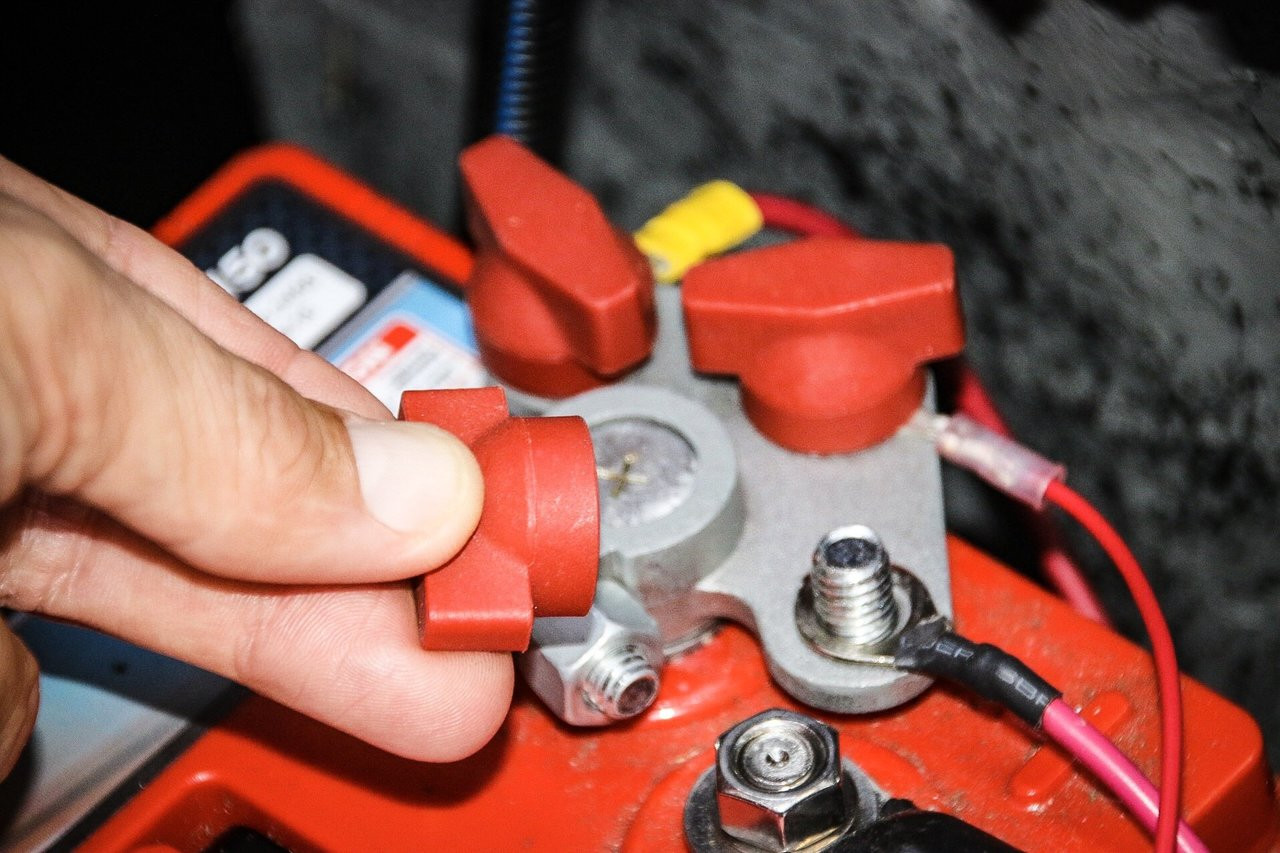 TH Marine Hydra Multi-Connection Marine Battery Terminals 3-Way 