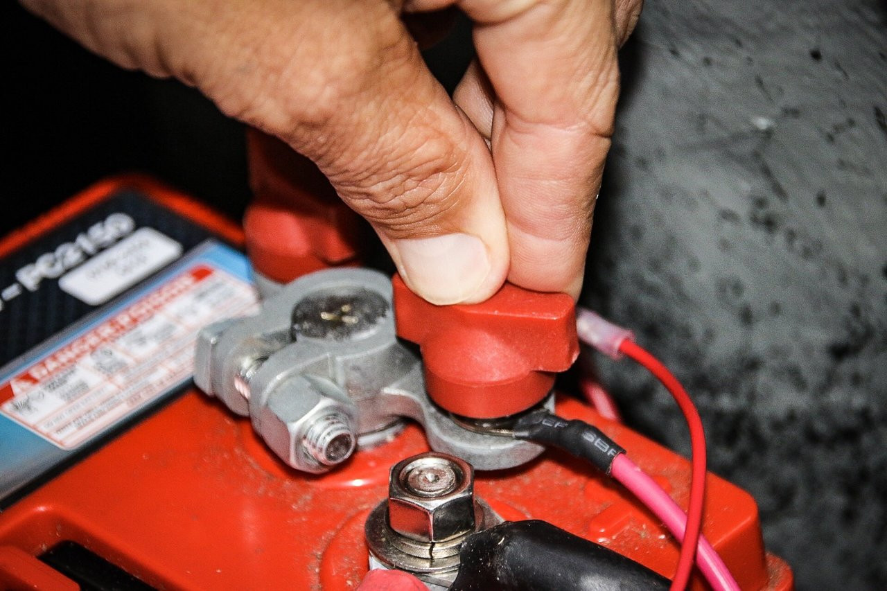 TH Marine Hydra Multi-Connection Marine Battery Terminals 3-Way 