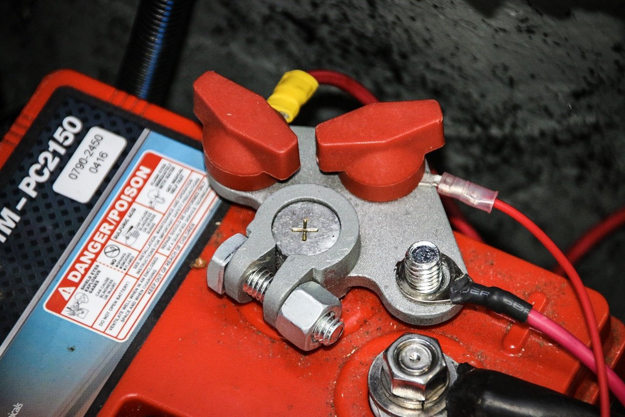 TH Marine Hydra Multi-Connection Marine Battery Terminals 5-Way 