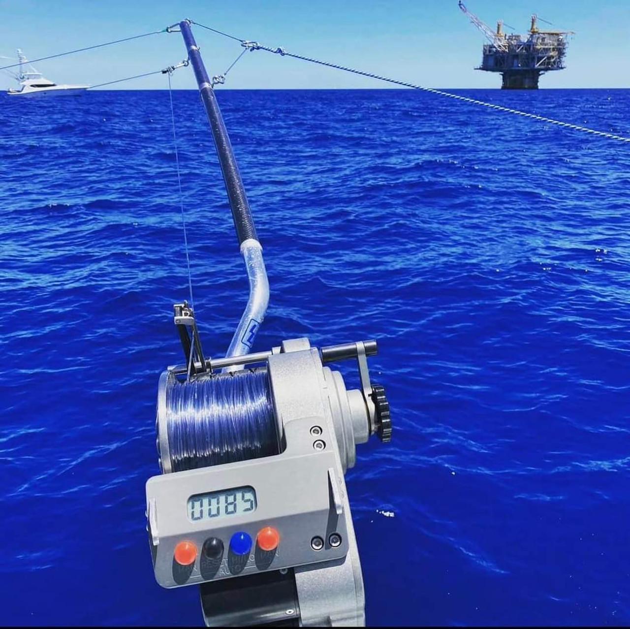 Adjustable outrigger or bent butt rod for electric reel?