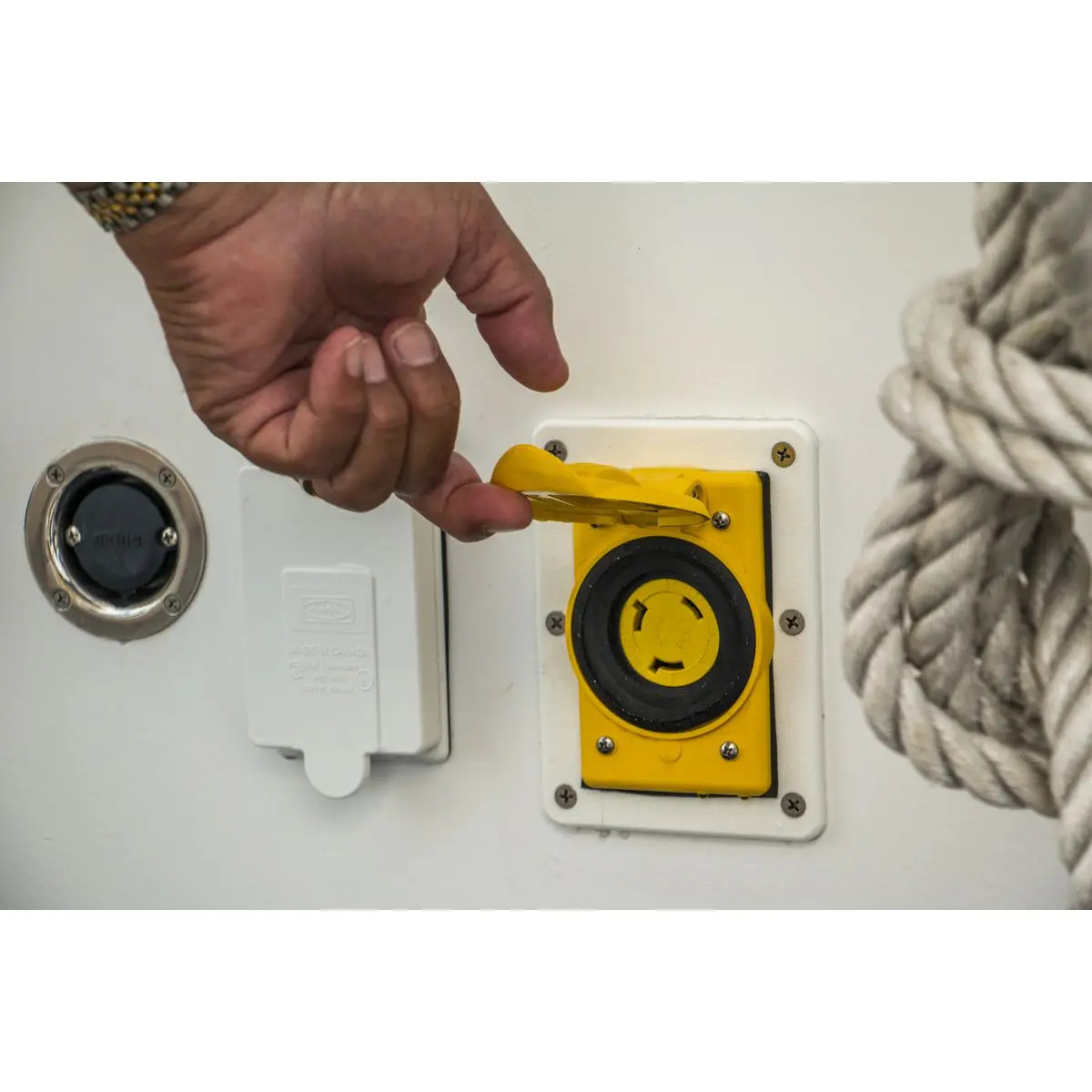 Lindgren Pitman - Hubbell Receptacle for S1200 Electric Reel 12V