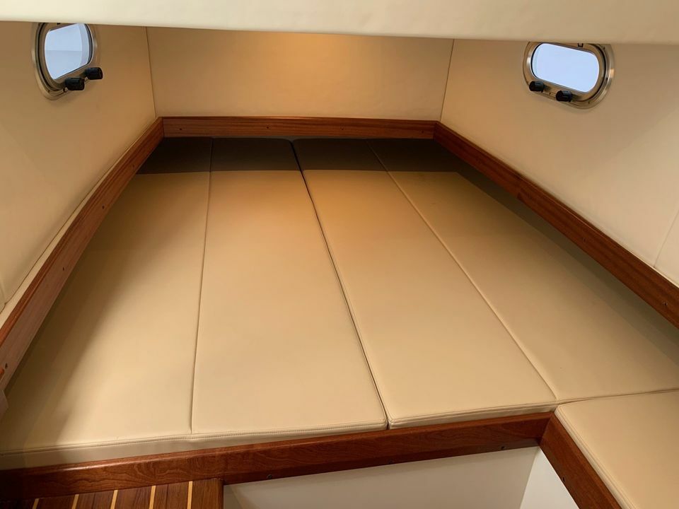 composite-yacht-cy34cc-bed.jpg