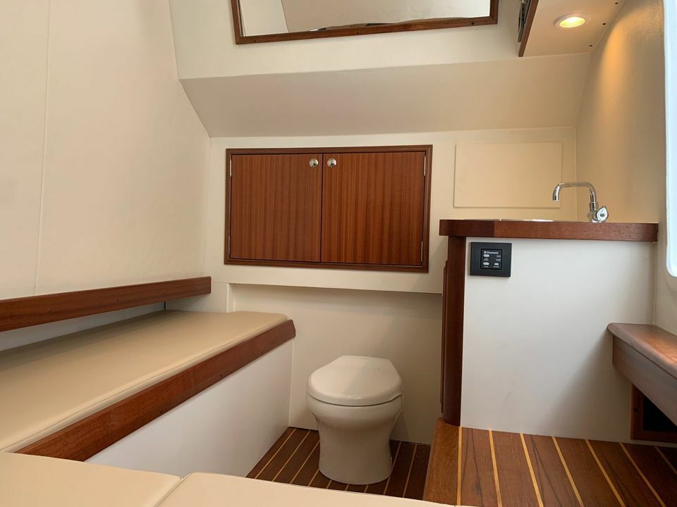 composite-yacht-cy34cc-salon.jpg