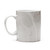 Taza con acabado efecto mármol