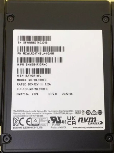 Samsung MZWLR30THBLA-00AHI 30.72TB PCIe NVMe 4.0 x4 2.5-inch Solid State Drive