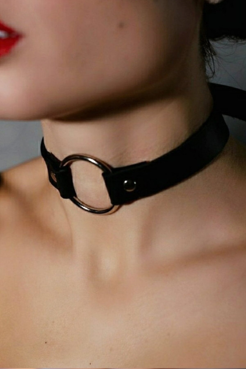 Single Ring Detail Adjustable Stylish Leather Choker