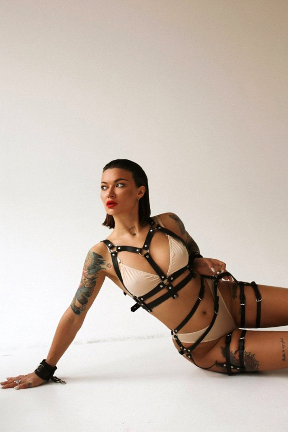 Shoulder Strap Sexy Fancy Top And Bottom Leather Suit