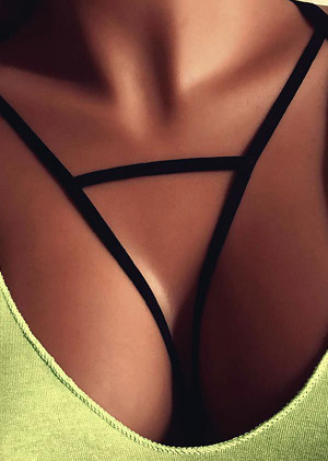 Elastic Underbust Harness – Minimal V-Frame Edition