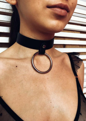 Vegan Leather Choker – Ring Detail Neck Accessory