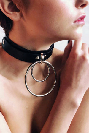 Stylish Leather Choker With Big And Small Ring Detailed Tuning