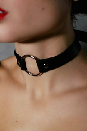 Single Ring Detail Adjustable Stylish Leather Choker